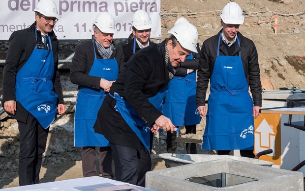 Duka posa la prima pietra della nuova sede