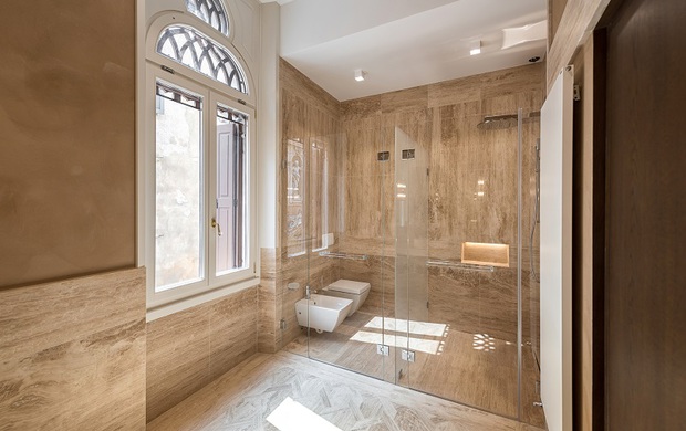 Bagno in marmo. La posa che fa la differenza