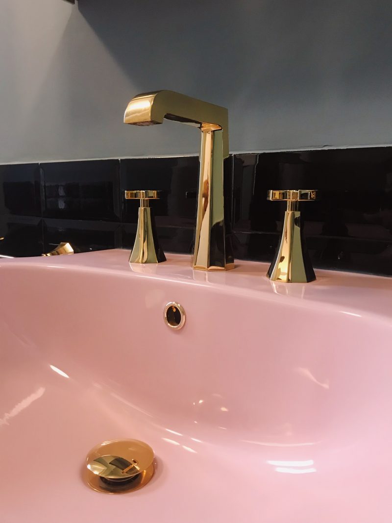 Flaminia firma i bagni dell’head-quarter milanese di Chiara Ferragni