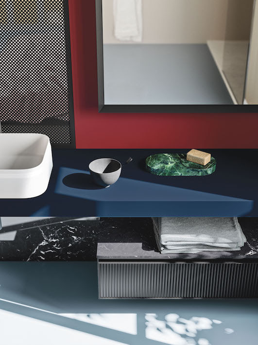 Classic Blue, il colore Pantone 2020 risalta sui mobili Arbi Arredobagno